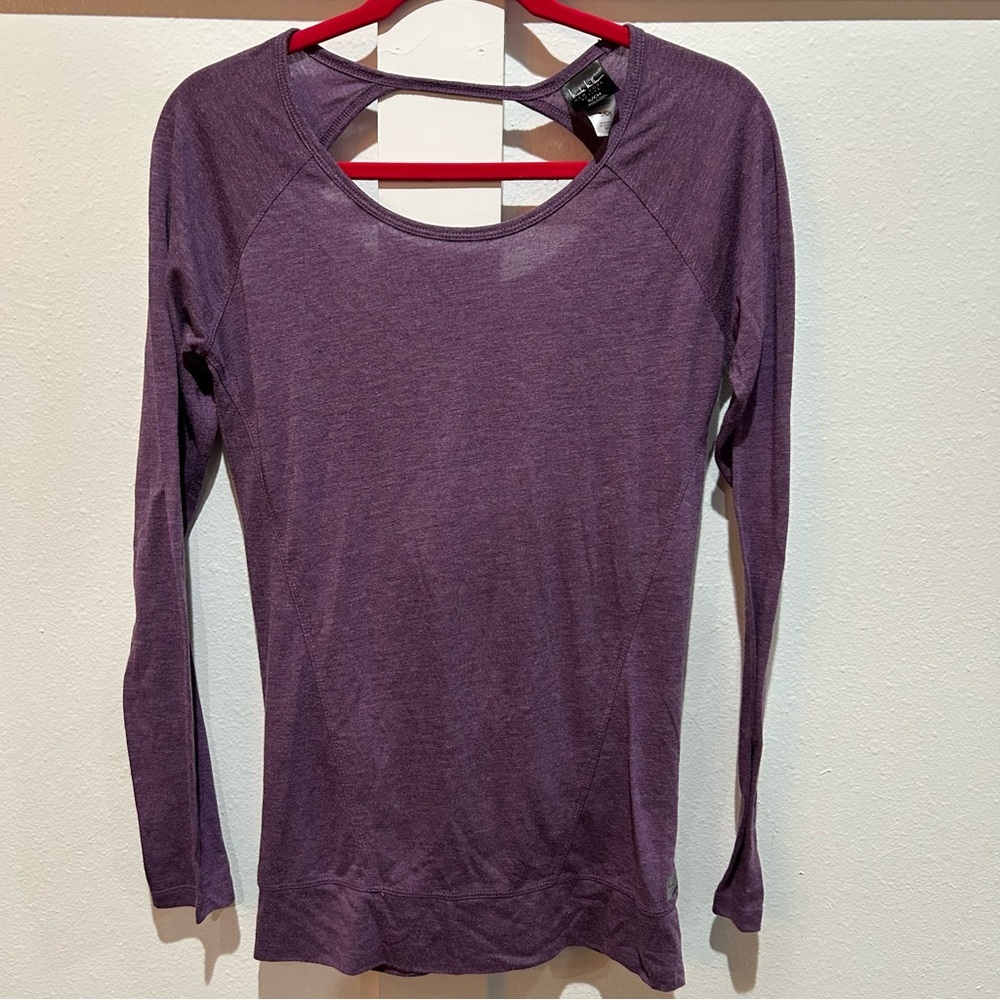 Small Nicole Miller active long sleeve tee